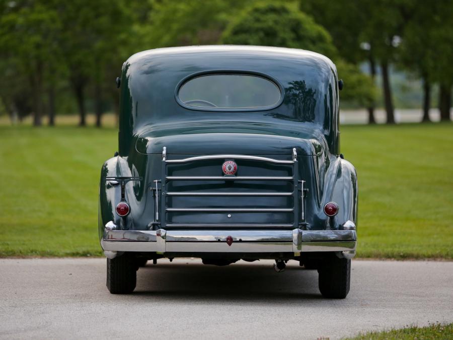  Packard Twelve Club Sedan 1936 года  (фото 2 из 39)